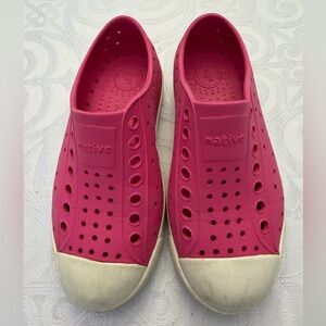 Native Preschooler Toddler Size 11 Bright Pink Slip-On Sneakers Sandals Slip On